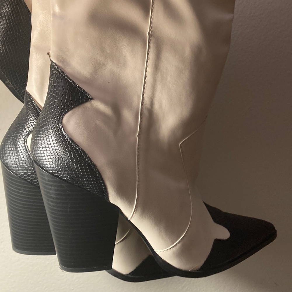 Size 8 high rise boots- like new. 🌸